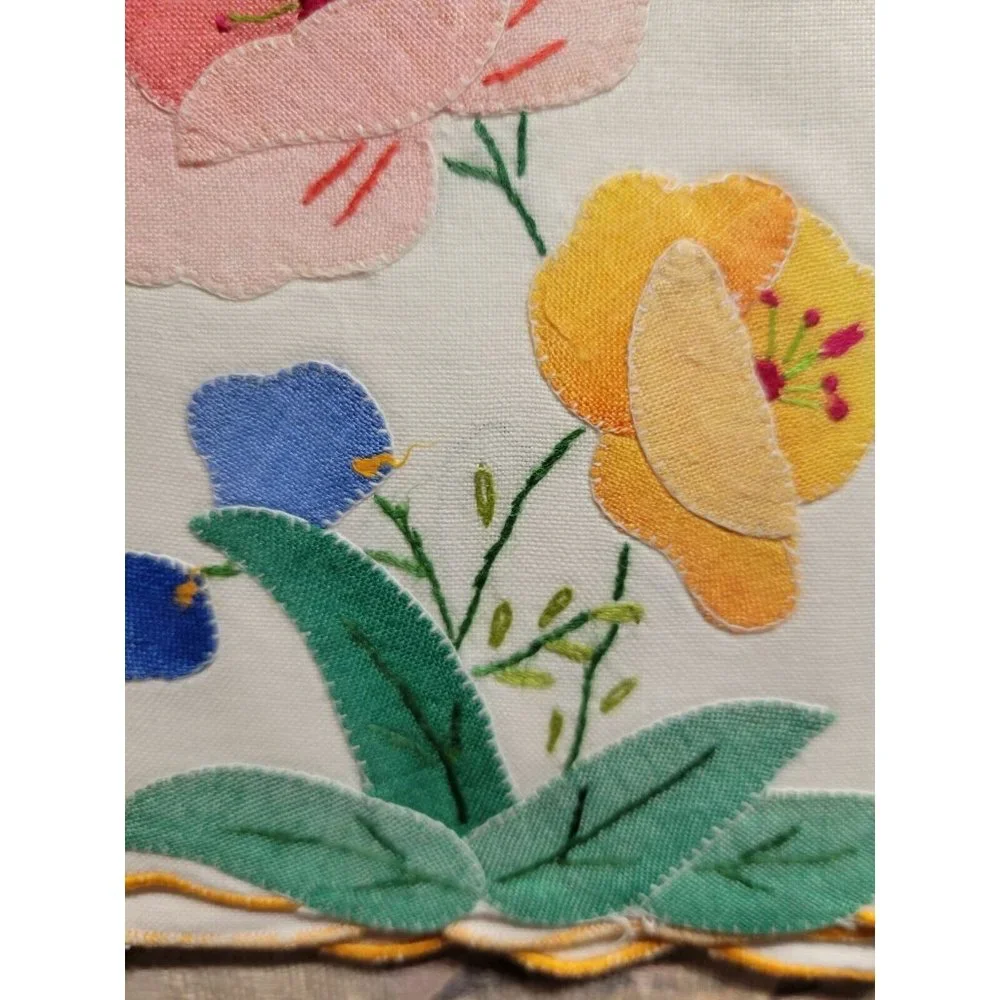 Starched Linen Tea Fingertip Towel Embroidered Floral Applique 22x14.5 inch Vtg
